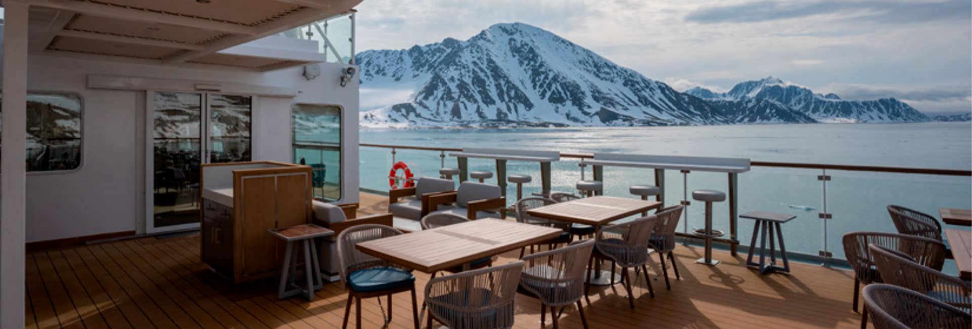 Cruceros-barco-mesas